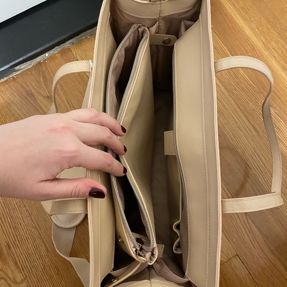 Béis Work Tote in Beige - Picture 4 of 5